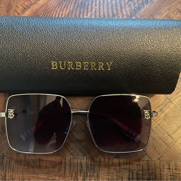 Burberry Sunglasses - Picture 2 of 5